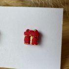 Mini ajándék doboz bedugós fülbevaló - piros-ezüst