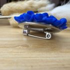 Sziromfelhő díszítésű bross - királykék