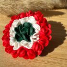 Sziromfelhő díszítésű bross - nemzeti trikolor - nagy méretű