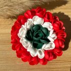 Sziromfelhő díszítésű bross - nemzeti trikolor - nagy méretű