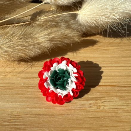 Sziromfelhő díszítésű bross - nemzeti trikolor - közepes méretű