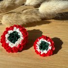 Sziromfelhő díszítésű bross - nemzeti trikolor - közepes méretű