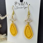 Köves - sárga textúrált lógós fülbevaló