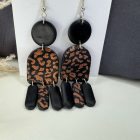 Fekete leopárd mintás lógós fülbevaló