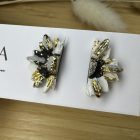 Fél virág bedugós fülbevaló - fekete-fehér-szürke-arany 1