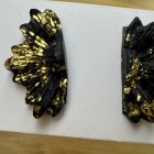 Fél virág bedugós fülbevaló - Fekete - arany