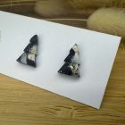 Fenyőfa bedugós fülbevaló - fekete - fehér - szürke  - arany