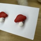 Pici gomba bedugós fülbevaló - piros-fehér
