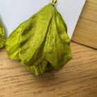 Sziromszoknyás - kis szirmú - aranyfényű zöld