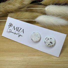   Közepes méretű pötty bedugós fülbevaló - fehér - ezüst