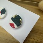 Közepes méretű pötty bedugós fülbevaló - magyaros tarka