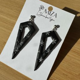   2 részes lándzsa alakú fülbevaló - fekete - ezüst hópelyhes