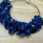 Kör medál sziromfelhő díszítéssel - navy blue - ezüst