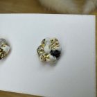 Mini virág bedugós fülbevaló - fekete-fehér-szürke-arany