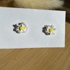 Mini virág bedugós fülbevaló - margaréta - ezüst