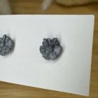 Mini virág bedugós fülbevaló - ezüst