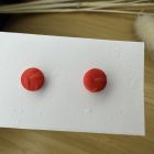 Mini pötty bedugós fülbevaló - piros - levél textúrával