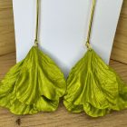 Sziromszoknyás - nagy szirmú - aranyfényű zöld