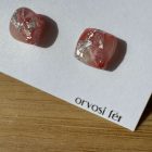 Kis méretű négyzet bedugós fülbevaló - korall - márvány mintás - lakozott