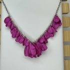Sziromszoknyás nyaklánc - magenta - metál fényű