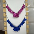 Sziromszoknyás nyaklánc - magenta - metál fényű