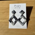 2 részes rombusz alakú fülbevaló - fekete - márvány hatású - lakkozott