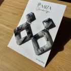 2 részes rombusz alakú fülbevaló - fekete - márvány hatású - lakkozott