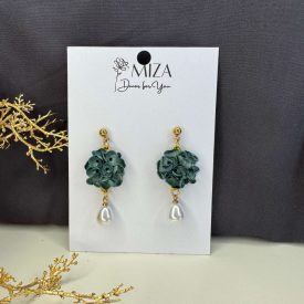   Sziromfelhő díszítésű kerek fülbevaló gyönggyel - metál zöld