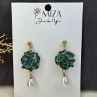 Sziromfelhő díszítésű kerek fülbevaló gyönggyel - metál zöld