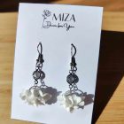 Köves lógós félkör alakú sziromfelhős díszítésű fülbevaló - fehér