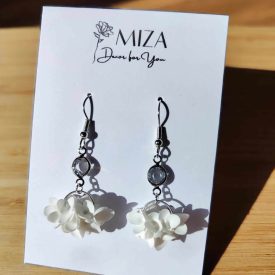   Köves lógós félkör alakú sziromfelhős díszítésű fülbevaló - fehér