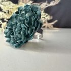 Sziromfelhős gyűrű - metál zöld - ezüst színű állítható alapon