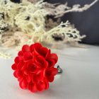 Sziromfelhős gyűrű - piros - ezüst színű- nem állítható alapon