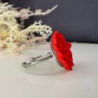 Sziromfelhős gyűrű - piros - ezüst színű- nem állítható alapon