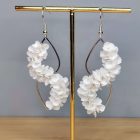 Sziromfelhő díszítésű végtelen jel alakú fülbevaló - fehér