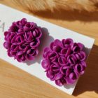 Közepes sziromfelhős bedugós fülbevaló- bíbor