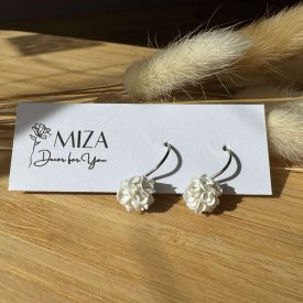 Mini sziromfelhős francia kapcsos fülbevaló - matt fehér