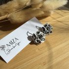 Kicsi sziromfelhős francia kapcsos fülbevaló - monokróm