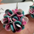 Kicsi sziromfelhős francia kapcsos fülbevaló - pasztell tarka