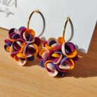 Kicsi sziromfelhős francia kapcsos fülbevaló - tarka