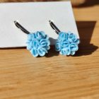 Mini sziromfelhős francia kapcsos fülbevaló - világos kék