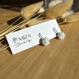   Mini sziromfelhős francia kapcsos fülbevaló - gyöngyház fényű fehér