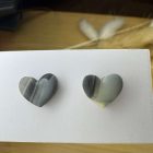 Szív bedugós fülbevaló - szürke, bézs márványos 1
