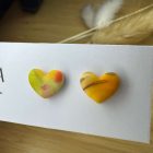 Szív bedugós fülbevaló - sárga, zöld tarka 2