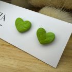 Szív bedugós fülbevaló - fűzöld levéltextúrált
