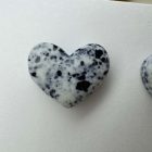 Szív bedugós fülbevaló - gránit hatású