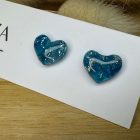 Szív bedugós fülbevaló - kék márvány hatású lakkozott