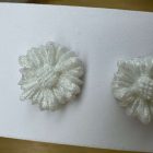 Virág bedugós fülbevaló - gyöngyház fehér