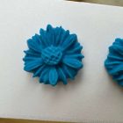 Virág bedugós fülbevaló - türkiz